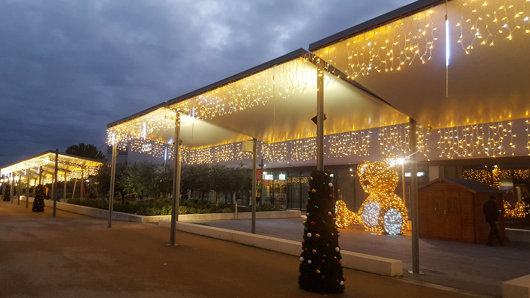 Rideaux sous des auvents