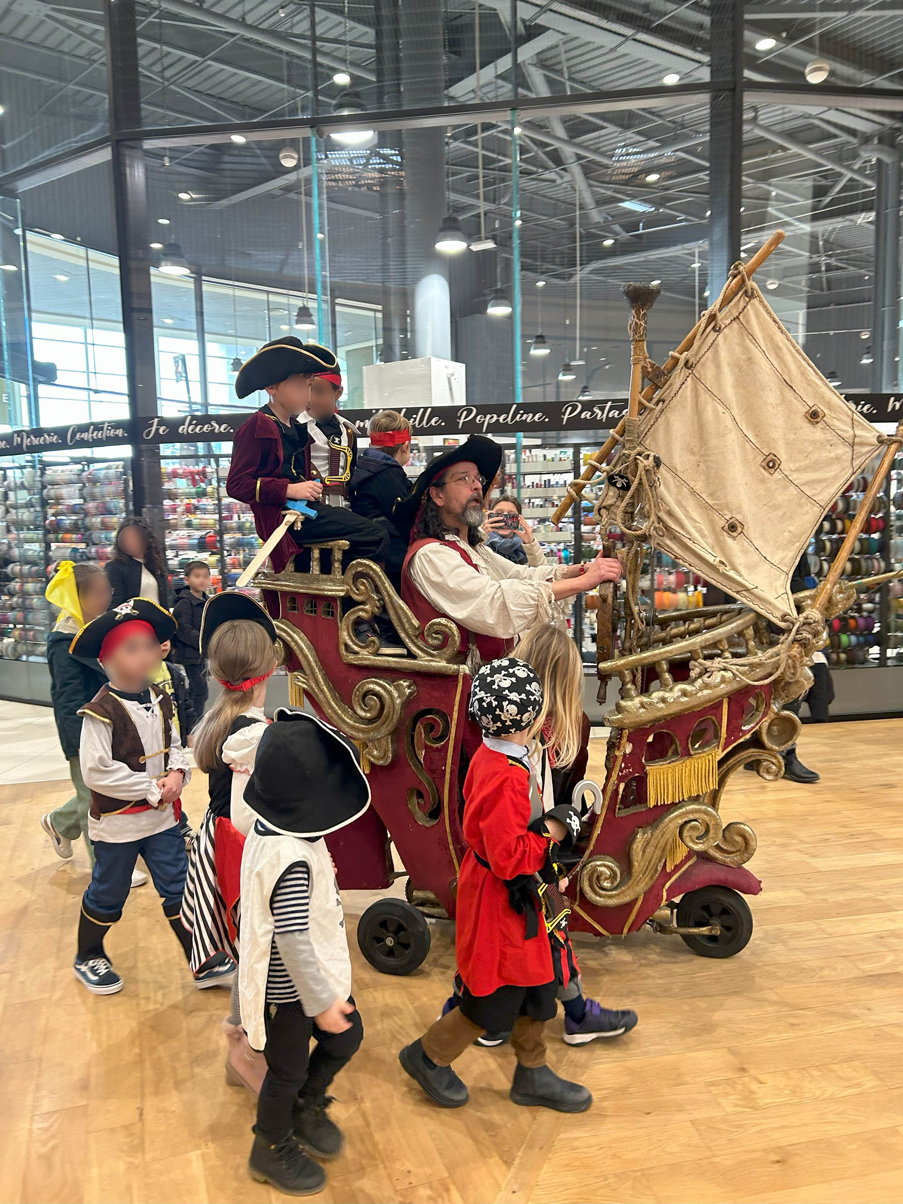 Le petit galion et la coque de noix